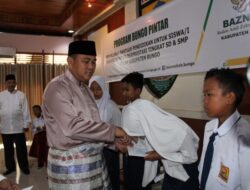 Bupati Bungo Serahkan Bantuan Baznas Kepada Siswa/Siswi Berprestasi dan Kurang Mampu.