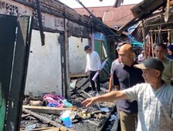 Tinjau Lokasi Kebakaran di Pasar Atas, Dedy Putra Siap Tata Kembali Pasar Atas