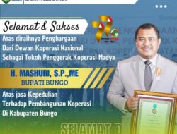 Peduli Pengembangan Koperasi, Bupati Bungo Terima Penghargaan Sebagai Tokoh Penggerak Koperasi Madya