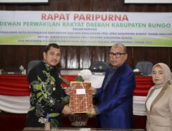 Bupati Mashuri dan Pimpinan DPRD Kabupaten Bungo Tanda Tangani Nota Kesepakatan KUA dan TA 2025