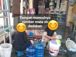 Air PDAM Sudah 2 Hari Putus Menuju Monggong, Sumber Mata Air Muncul Depan Rumah Warga Jadi Andalan