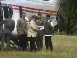 Presiden Republik Indonesia Kunjungi Posko Pengungsian Kayu Pasak