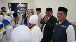 Sekda Sudirman Lepas JCH Kloter 23, Doakan Jamaah Jadi Haji Mabrur, Pulang Sehat