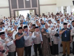 Lepas 442 JCH Kloter BTH 19, Pesan Gubernur Al Haris: Fokus Ibadah Haji, Jangan sia-siakan Perjuangan Puluhan Tahun
