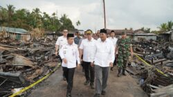 Gubernur Al Haris Tinjau Korban Kebakaran di Tanjab Barat, Serahkan Bantuan dan Ajak Gotong Royong