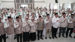 Lepas JCH Kloter Terakhir BTH 25, Gubernur Al Haris: Semoga Layanan Haji Makin Baik, Jamaah Makin Puas