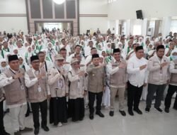 Lepas JCH Kloter Terakhir BTH 25, Gubernur Al Haris: Semoga Layanan Haji Makin Baik, Jamaah Makin Puas