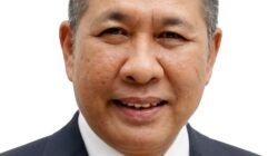 MBG JAMBI: DARI PIRING ANAK MENUJU PENGUATAN EKONOMI DESA Oleh: Ir. Syahrasaddin, M.Si. Tenaga Ahli Gubernur Jambi