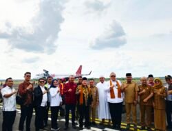 Resmi Mengudara di Muara Bungo, Bupati Dedy Putra  Dampingi Gubernur Al Haris Sambut Pendaratan dan Penerbangan Perdana Pesawat Batik Air