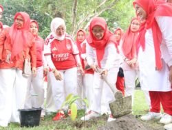 Semarak HUT ke-81 RI, DWP Provinsi Jambi Gelar Senam Bersama dan Gerakan Peduli Lingkungan