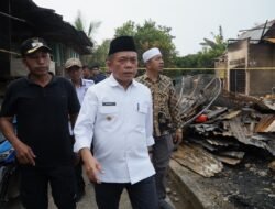 Gubernur Al Haris Turun Langsung Serahkan Bantuan untuk Korban Kebakaran di Desa Buat Kabupaten Bungo