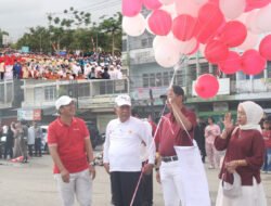 Wagub Sani Lepas Pawai Pembangunan, Bentangkan Semangat Kemerdekaan dari Taman Putri Pinang Masak ke Rumah Dinas Gubernur Jambi