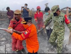Gubernur Al Haris Berjibaku Padamkan Karhutla di Muaro Jambi, Dorong Masyarakat Manfaatkan Program PLTB